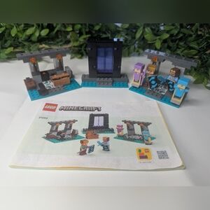 Lego Minecraft 21252 The Armory Set